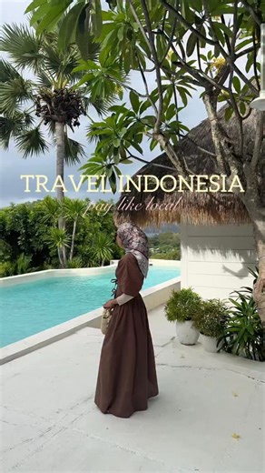 Syaza on Instagram: "Indonesia always has the best vibes. Love how easy it is to pay here using the MAE app! Just Scan & Pay with QRIS QR, no need to bawa cash anywhere. You can see the conversion rate instantly, and there are no hidden fees. Super convenient for every café and market stop! Travel smart and pay like a local 💗 @mymaybank @paynetmy #ItsGottaBeMAE #PayNet #crossborderQR #DuitnowQR"