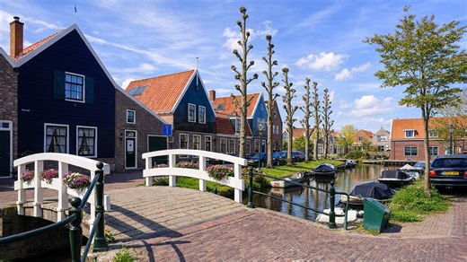Monnickendam Netherlands sunny walk through historic town (4K)