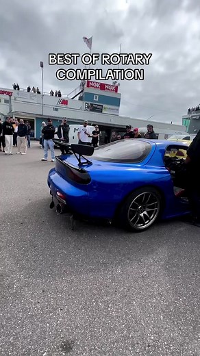 Battle of the rotaries! #jdm #mazda #mazdarx7 #rx7 #rotary #rotaryengine #rotarypower #nopistons #jdmcars #jdmcarsoftiktok #jdmlife #jdmaesthetic #jdmcar #jdmculture #jdmnation #jdmcarvideos #cars #car #carsoftiktok #cartok #rx7fd #rx7andchill #rx7mazda