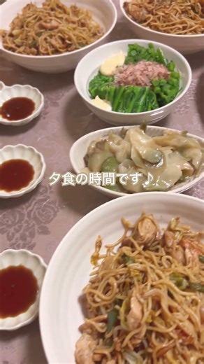 2026/03/25#赤ちゃんと犬のいる暮らし#夕食#焼きそば#餃子#ニラまんじゅう#いただきます#赤ちゃん#まご#犬#マルチーズ#いただきます#晩ごはん#我が家の食卓、