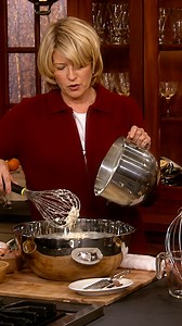 A guide to making homemade eggnog for festive drinks