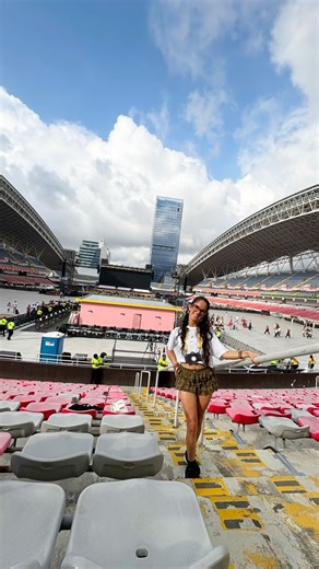 Yuliana Salazar on Instagram: "Gradería sur pero vibes de VIP. 💃🏽🎶 #costarica #reelsinstagram #badbunny"