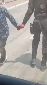 👉#Lima USUARIOS REGISTRAN "JUGADA MAESTRA" ENTRE COBRADOR DE COMBI Y POLICÍA Un usuario grabó los precisos instantes en que un policía y el cobrador de combi realizan un gesto particular tras dejarlo pasar en un operativo en Lima . ¿QUÉ OPINAS SOBRE ESTE MAL ACTUAR DE AMBOS?. #Opinión #Transporte #PNP #Perú | Radio Paraíso - Perú