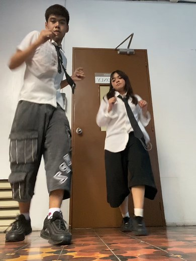 🔫🔫 dc: @_cyruslabarda @_trishamartin @ken.quetua #fyp #dance #audcstreetshs #audcstreet #audcshs