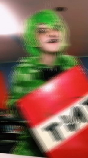 2 dollar wig🤪🤢 i know it looks bad lol #creepercosplay#creeper#minecraft#minecraftcosplay#cosplay