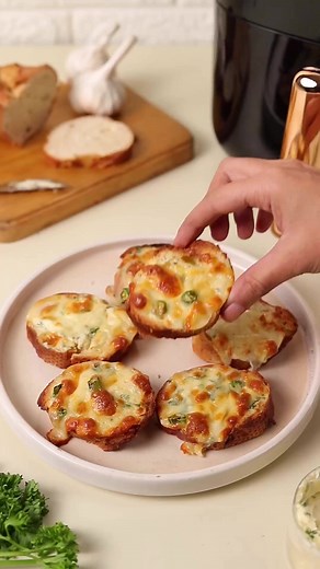 97K views · 212 reactions | Air Fryer Cream Cheese Garlic Bread 稜 #Maneet made these quick, #tasty & creamy garlic breads in just 8 mins using the all new #Tupperware 3L Air Fryer with #TouchscreenDisplay which makes cooking so #easy & it’s #healthy too! Into a new way of living indeed!稜 #TuperwareIndia #ChooseGoodEveryday #GarlicBread #Airfryer #Healthy #Tasty #Easy | Tupperware India | Facebook
