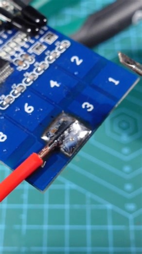 焊点总是不饱满？看完这个你就懂了！🔘#焊接技巧 #电路板 #电子DIY #工匠精神 #治愈系 #Soldering #PCBDesign #Welding #arduino #asmr #diy