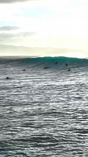 Surfing Banzai Pipeline, Hawaii - Epic Waves