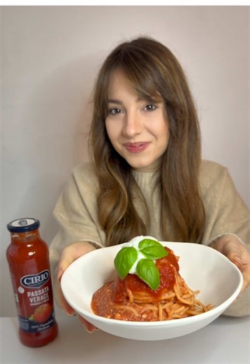 Spaghetti con Passata Verace: Tradizione e Innovazione
