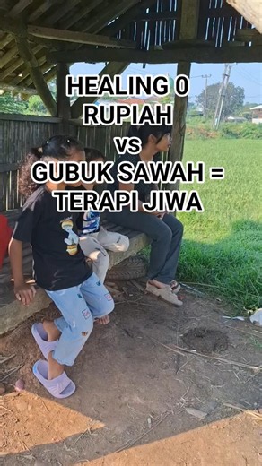 Kata orang: healing harus ke Bali. Aku: gubuk sawah aja cukup😊 #bangucoklampung