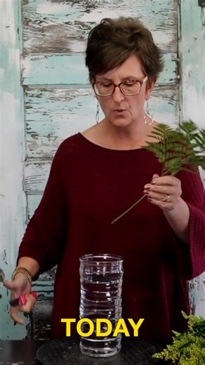 141K views · 928 reactions | Designing with Painted Leaves! #flowers #plant #reel #fyp #florist #flower #wedding #bride #design #garden #gardening #lily #rose #hydrangea | Flowers by the Bunch | Facebook