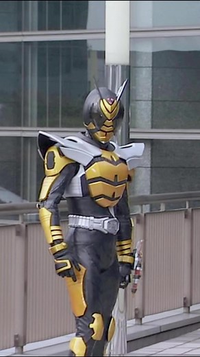 ZTK (@ztk_com_isso) - Kamen Rider Thebee Kamen Rider Kabuto (2006) #kamenrider #tokufans #henshin #kamenriderkabuto #tokusatsu