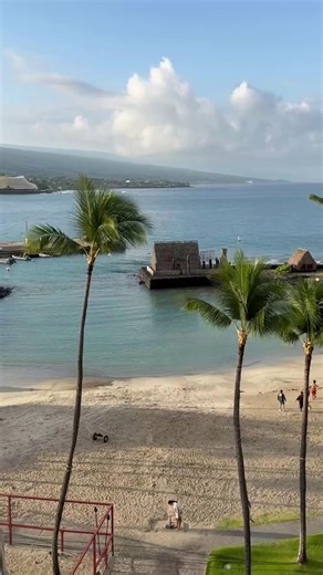64K views · 1.5K reactions | Where the present meets the past, only at King Kamehameha Kona Beach Resort. Did you know the first ruler of the Hawaiian Kingdom, King Kamehameha the Great, spent his last years on the land where our oceanfront resort now resides? Learn about the historical significance of this destination and more during your stay. Music by Mauka Melodies | Courtyard by Marriott King Kamehameha's Kona Beach Hotel | Facebook