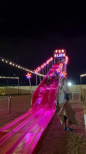 🍂✨ Desert Fall Festival of Phoenix is HERE! ✨🎃From Sept 26 – Nov 1, 13 acres of fall fun take over the desert! 🍁🌵🎡 Attractions included with admission:🚜 The Big Dig (real excavator fun!)🎃 Giant Pumpkin Hunt (find all 10-ft glowing pumpkins)⚡️ 40ft Zipline🛝 90ft Fun Slide🏹 Hay Bale Archery🎶 Live Entertainment🤸‍♂️ Bungee Trampolines🌽 Giant Corn Pit🎳 Pumpkin Bowling🍏 Plus tasty eats, festive photo ops 📸, and add-on fun like apple cannons, cookie decorating, & face painting! 🎨Prices 