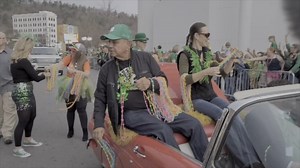 6.6K views · 205 reactions | Cheech Marin and his wife, Natasha Rubin, toss beads to the crowd on Malvern Avenue during the First Ever 19th Annual World's Shortest St. Patrick's Day Parade. Video by Donald Cross of The Sentinel-Record | The Sentinel-Record | Facebook