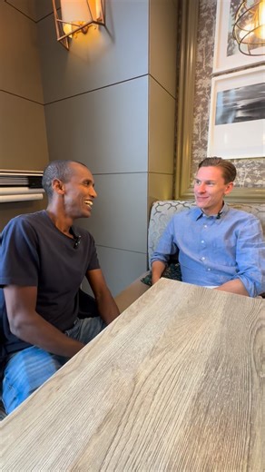 8.5K views · 1.7K reactions | Vilket superlopp av @aaalmgren i @mediomaratonvlc  . 58:41 Europarekord  . Här ”efter rekordloppet” intervju  med @mustafamohamed79 . . Med @springtimetravel @szacke42195 . #halvmarathon #halfmarathon #valenciahalfmarathon | Runner's World Sweden | Facebook