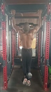 The December Monday morning challenge. A 20 kgs weighted pull-ups.