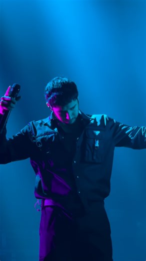 Neton Vega Charts on Instagram: "Neton Vega cantando “PVTA LUNA” en su último show del año en Los Ángeles 🔥🥀 #netonvega #parati #fyp #fy #corridos #fypage #pesopluma #corridoschingones #usa #méxico #concierto #corridostumbados #sadmusic #desamor"