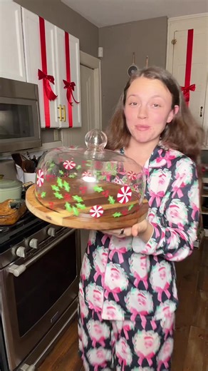 Christmas bake platter - QVC temp-tations Christmas cake platter - Christmas bake dish - Christmas cookware @QVC, Inc #tiktokshopcreatorpicks #warmupfortheholidays #tiktokshopcybermonday #tiktokshopblackfriday