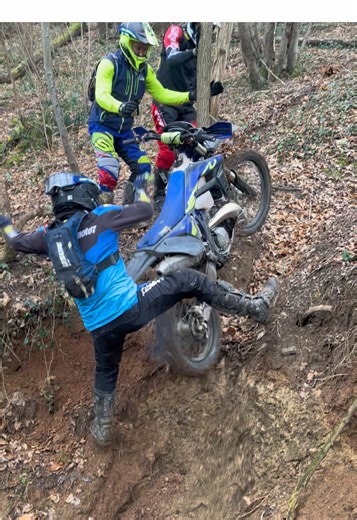 Sauvetage périlleux en enduro