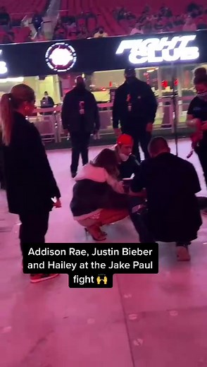 Addison Rae, Justin Bieber and Hailey Bieber are ready to watch the Jake Paul and Ben Askren fight 🙌 #jakepaul #addisonrae #justinbieber