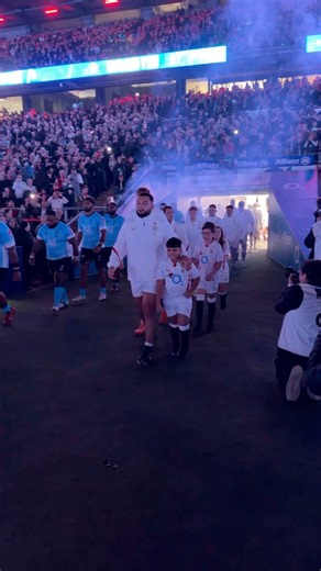 This atmosphere ⚡️ | O2 | #WearTheRose | England Rugby