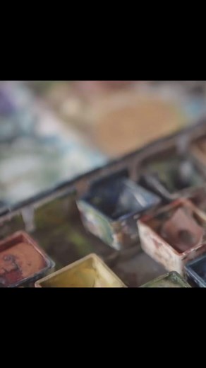 ANTOINETTE POISSON. on Instagram: "Le papier dominoté, imprimé à la planche et peint à la main sur un papier d’exception est à l’origine de toute la collection de Antoinette Poisson. Ce savoir-faire du 18e siècle perdure dans notre atelier établi au 12 rue Saint-Sabin à Paris. En semaine, si vous passez la porte de la boutique, vous aurez sans doute la chance de voir Catherine et Axelle à l’ouvrage… 📽️ @jeanchristophetorres #savoirfaire #papierdominoté #dominopaper #wallpaper #papierpeint #18em