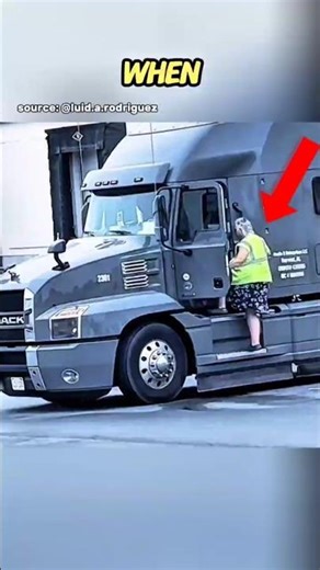 Elderly Woman Raises Trailer Landing Gear | Inspiring Truck Driver Moment #dashcam
