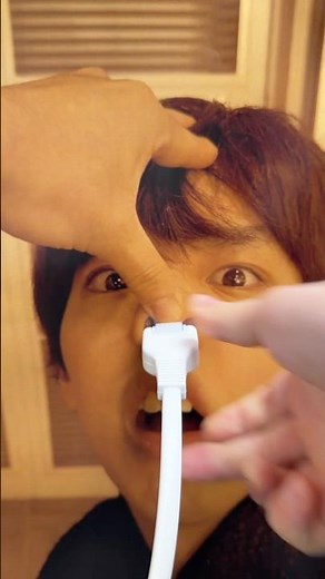 Don't put people's faces in electrical outlets💢💢💢