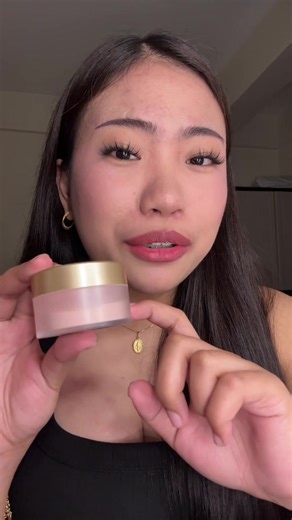 How to Use Loose Powder for a Flawless Look