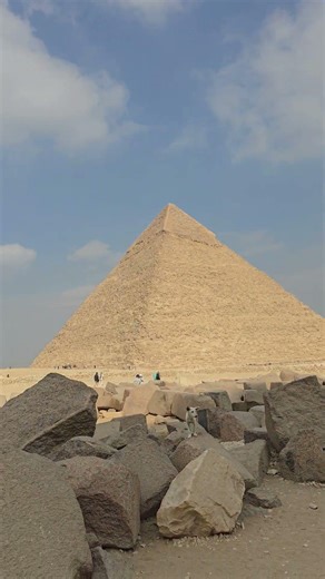 Giza pyramid outside view