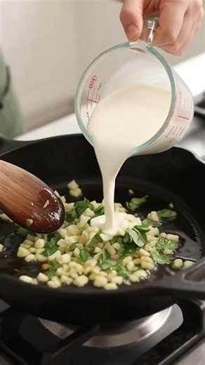 How to Make the Perfect Creamy Garlic Sauce