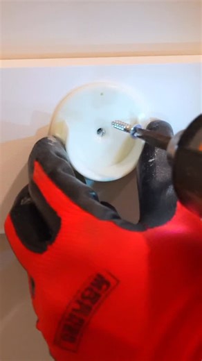 The Excellent Laborer on Instagram: "How to Install a Closet Rod Holder (Quick & Easy!) #diy #homeimprovement @loweshomeimprovement"