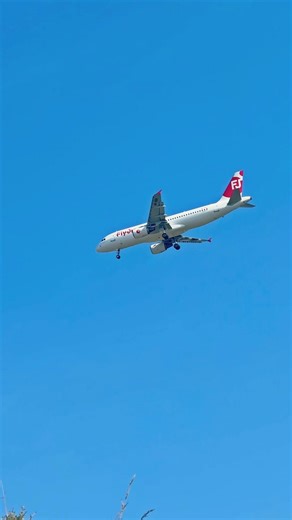Grace in the sky…Airbus A320 lining up perfectly for landing 🔥 #flydubai #aviation #airport #travel