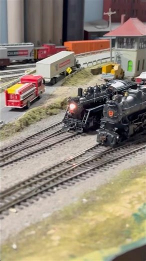 Ho scale Steam Train Race! #train #modeltrains #railroad #railway #railfanning #steam #trainspotting