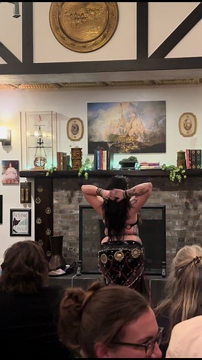 🤭🤭🤭🤭 #bellydance #bellydance_queens #bellydancefusion #bellydanceclass #altgirl #tattoos #bellydancefestival #fusionbellydance #dancer #bellydancersoftheworld #bellydanceglobal #bellydancetiktok #bellydancetiktok #bellydancecostume #varietyact #varietyshow #metalhead #asadi #burlesque