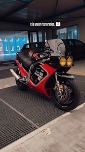 Suzuki GSX-R 750 🏍️ The Suzuki GSX-R750 is the perfect balance between 600 agility and 1000 power, earning its place as one of the most respected superbikes ever built. Lightweight, razor-sharp, and brutally responsive, it thrives on high revs and precise cornering while still delivering serious straight-line punch. With race-bred DNA and a legacy forged on track, the GSX-R750 remains the ultimate all-rounder for riders who want it all. #GSXR750 #SuzukiRacing #SuperbikeLegend #TrackWeapon #TwoW