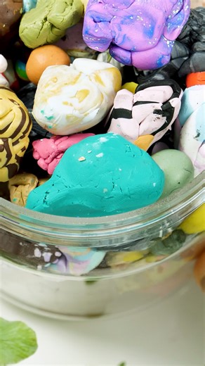 10K views · 59 reactions | Je mélange de la pâte Beurk !  #handmade #polymerclay #fimo | MissCréatives | Facebook