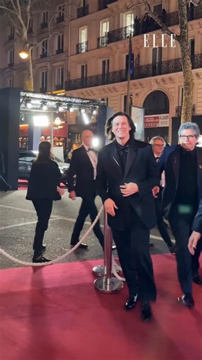Jim Carrey arrive à la cérémonie des César. L’acteur va recevoir un César d’honneur 🎬 | ELLE