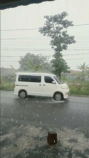 Jangan menyalahkan Hujan karena telah merenggut waktu mu bersama Matahari. ! cihuy