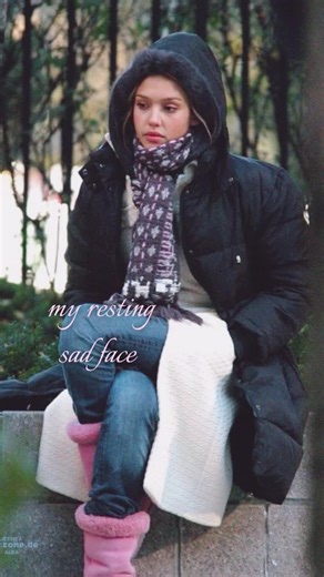 Jessica Alba'nın Mimikleri: Hüzünlü Yüz İfadesi