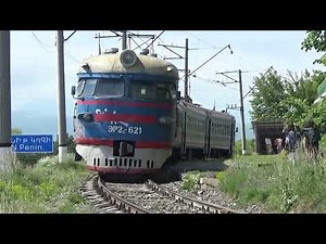 2022 19 June Armenian Railways ER２ departing at Peninsula Station アルメニア鉄道 ER2型 丸リーチカ ペニンスラ駅発車