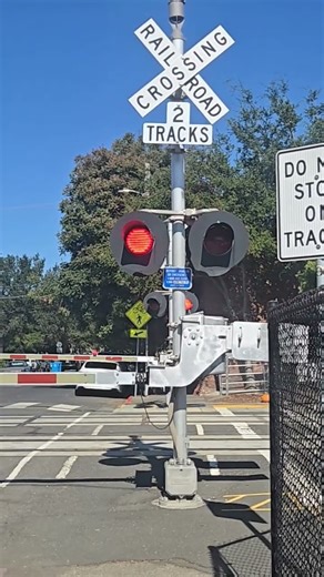 SMART 107 and 108 pass through 7th St RXR Crossing