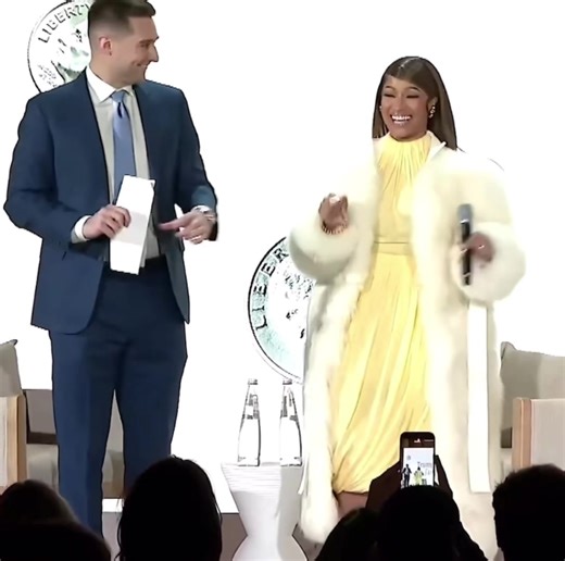 Nicki Minaj's Dance Moves at the Summit Event