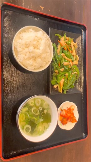 【浪速区】（激安・コスパ最強・コスパ最高）新世界の通天閣から徒歩５分《中華家庭料理 亮一》にて 青椒肉絲定食を頂きました 大阪グルメ／中華料理／町中華／チンジャオロース／食べ歩き