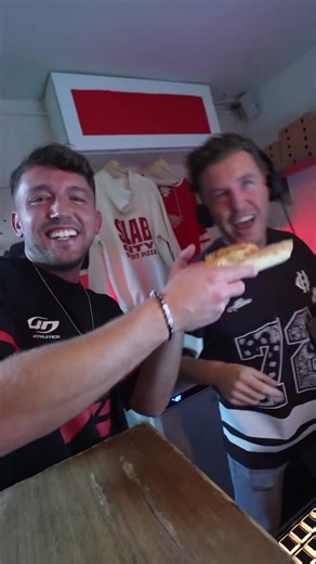 Pizza shop pop up for @BitesandBeats was jokes 🍕😂 #rsquared #pizzashop #tour #producer #djlifestyle