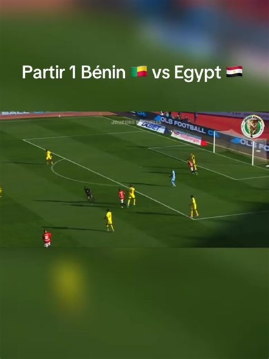 👀🎥 𝗔𝗡𝗔𝗟𝗬𝗦𝗘 𝗗𝗘 𝗦É𝗤𝗨𝗘𝗡𝗖𝗘𝗦 𝗕É𝗡𝗜𝗡🇧🇯-É𝗚𝗬𝗣𝗧𝗘🇪🇬 — On vous remontre plusieurs séquences de sortie de balle du Bénin face à l’Égypte, parfois même sous pression. — Les Guépards se sont également améliorés dans l’utilisation du ballon, surtout après la récupération dans les pieds de l’adversaire. — Autre constat, qui ne se limite d’ailleurs pas à ce match face à l’Égypte : l’équipe prend de plus en plus le temps d’élaborer et de construire ses attaques. — Remarque également