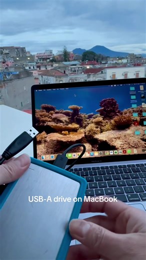 Using a USB-A drive on MacBook with a multiport USB-C hub. #techsetup #macbook #usbc #ugreen #smartgear