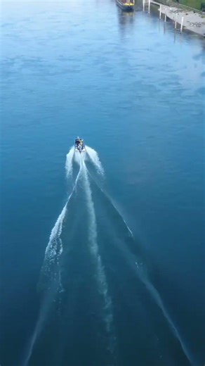 Dji mini 4k motorboat chasing