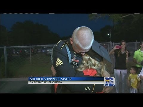 Soldier surprises sister at graduation